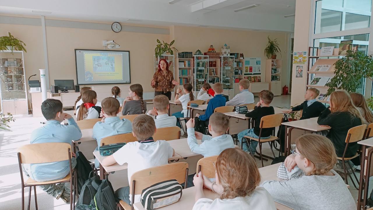 НАВСТРЕЧУ БУДУЩЕМУ .